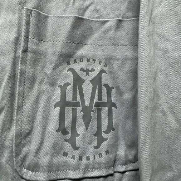 Disney‎ Shirt Jacket Adult XL Gray Haunted Mansion Madame Leota Button Up - Picture 3 of 5